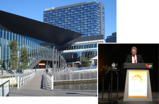 Melbourne Convention and Exhibition Centre; Prof. Neil Gow, ISHAM-Präsident, eröffnet die Tagung